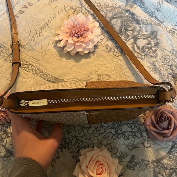 Michael Kors Jet Set Small Two Tone Logo Crossbody & Wallet Set - Picture 5 of 13